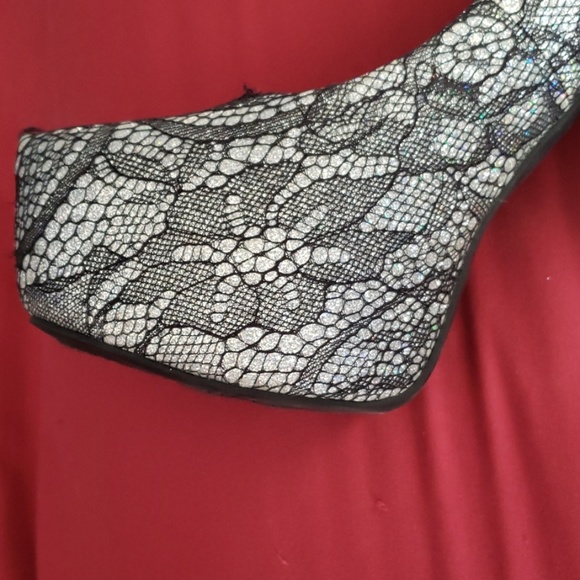 Gorgeous platforms!! - Picture 2 of 5